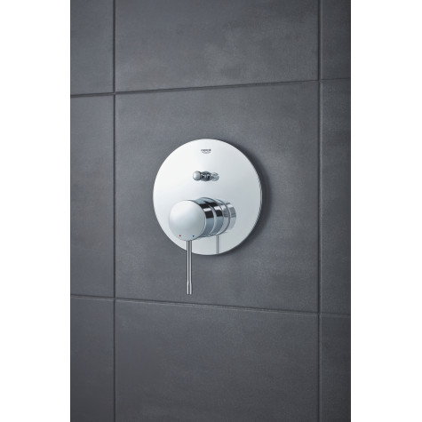 Змішувач прихованого монтажу на 2 споживача Grohe Essence New (24058001)